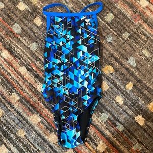 NWT TYR practice suit. Blue/Navy/Blk Geometric print